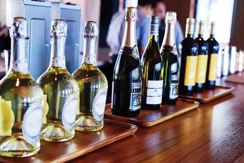 星巴克賣(mài)酒了 快來(lái)看看這家 星巴克酒吧 的空間設(shè)計(jì)