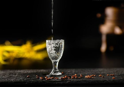 酒桌上倒酒有&ldquo;禮儀&rdquo;里頭學問大著呢,不懂千萬別亂倒,容易吃虧