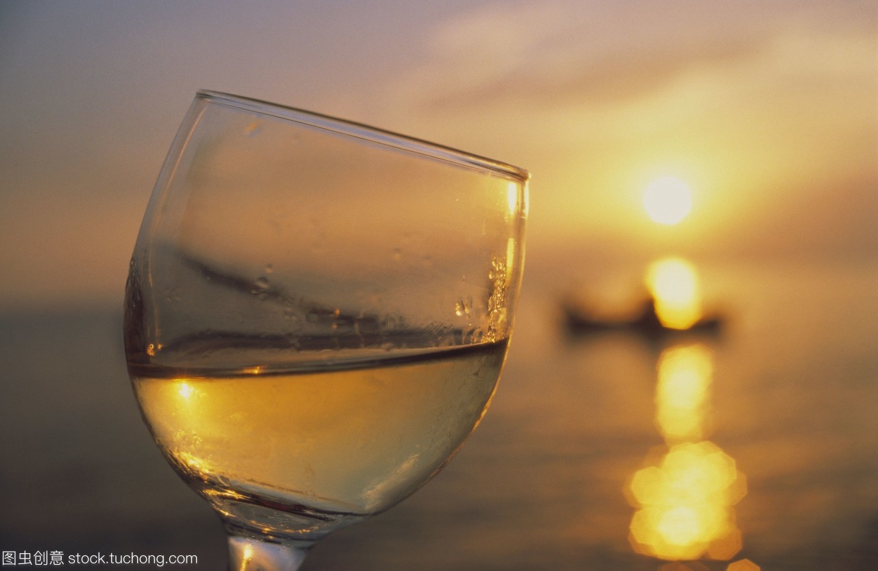 日落時(shí)一杯酒